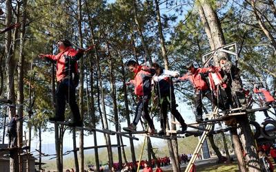 浙江仙居 600名小学生的瑶林成长记——在拓展训练中挑战自我